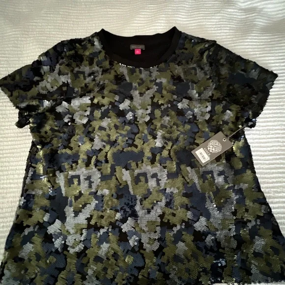 Vince Camuto Sequin Camo Top in Black, Green, and Silver Embellished T-Shirt XL - Picture 2 of 5